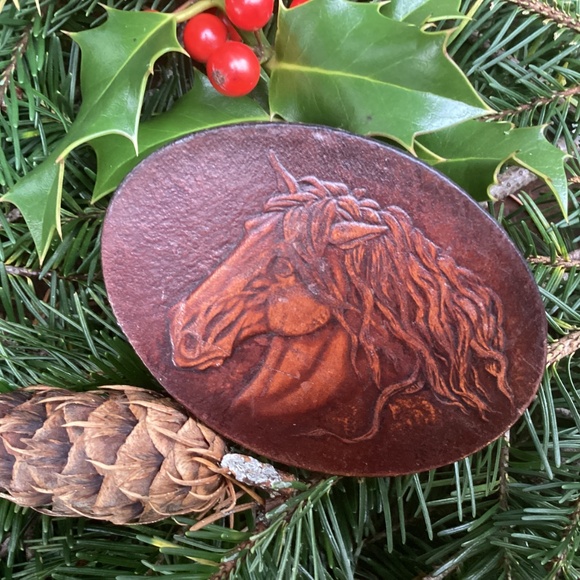 Vintage Leather Embossed Flowing Mane/Forelock Stallion Horse Belt Buckle - Picture 8 of 9